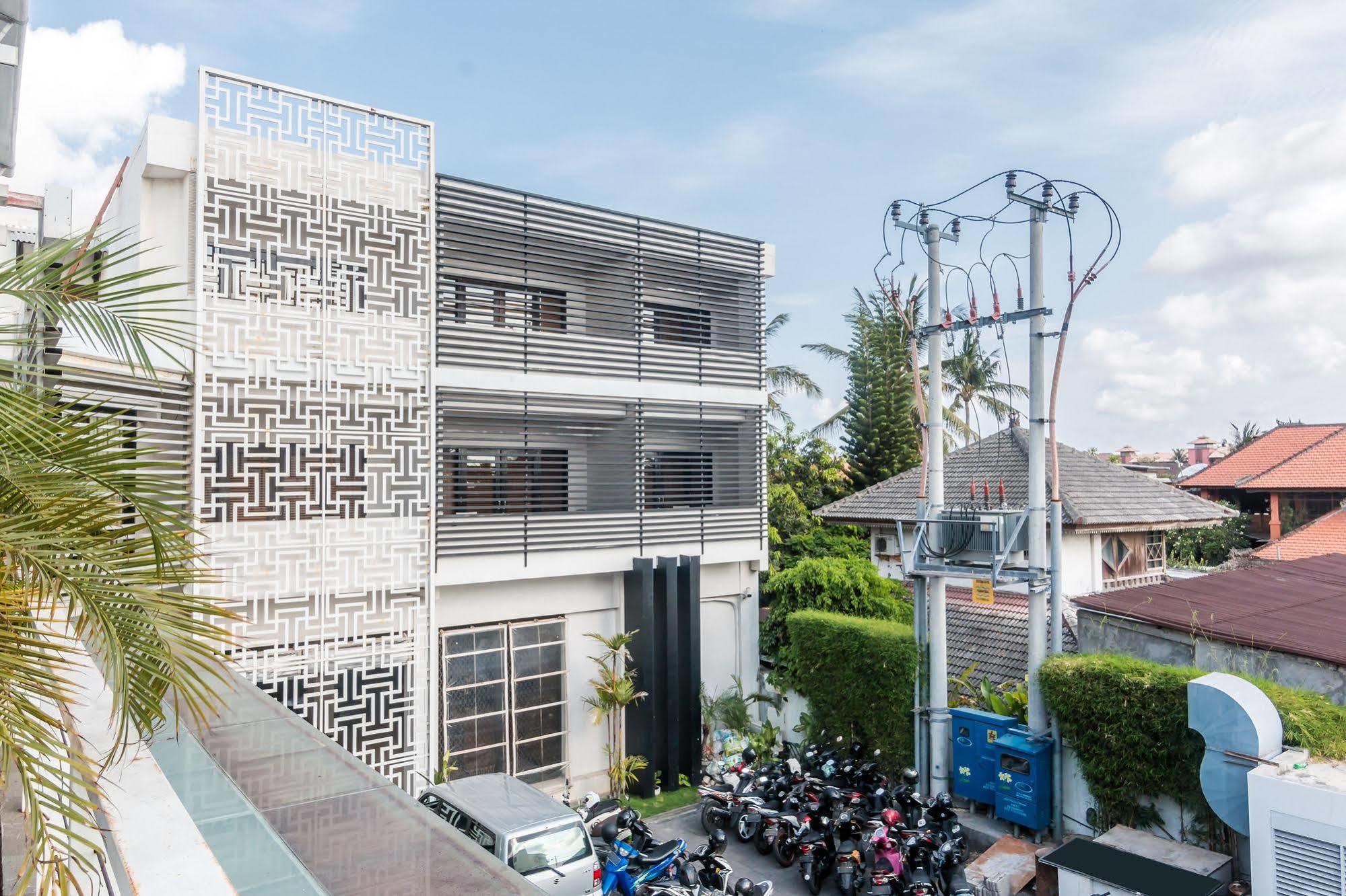 Zen Rooms Kuta Beach Poppies Lane Exterior photo