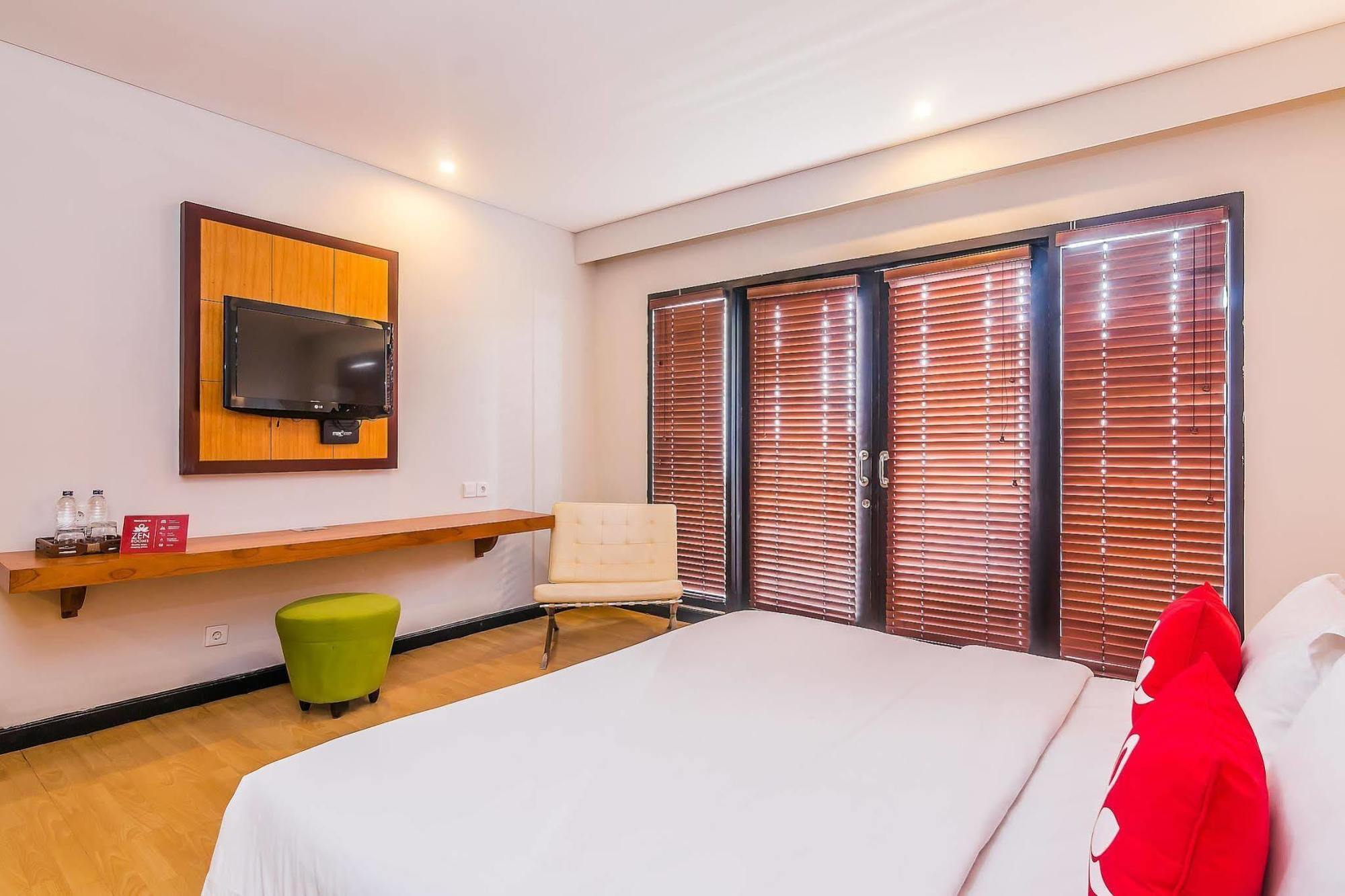 Zen Rooms Kuta Beach Poppies Lane Exterior photo
