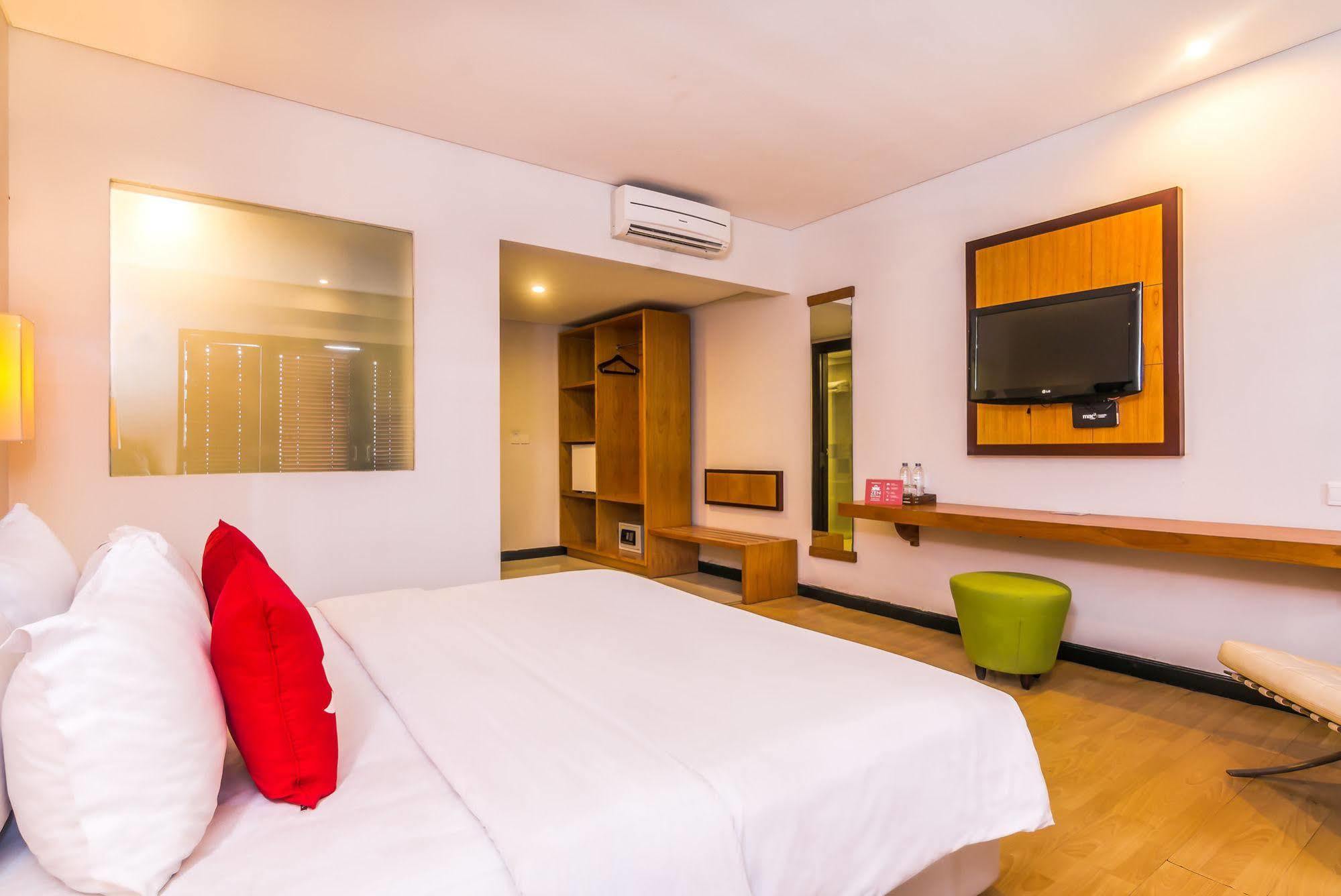 Zen Rooms Kuta Beach Poppies Lane Exterior photo