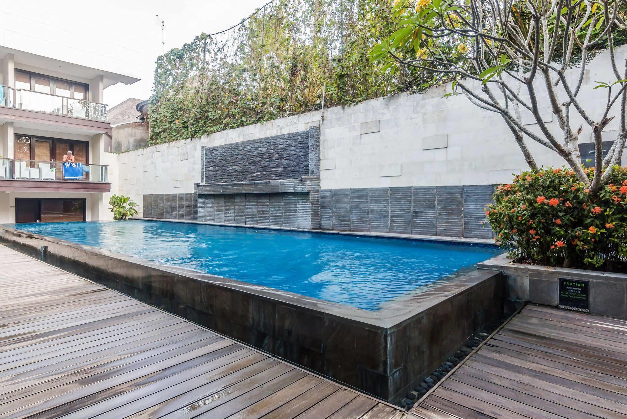 Zen Rooms Kuta Beach Poppies Lane Exterior photo